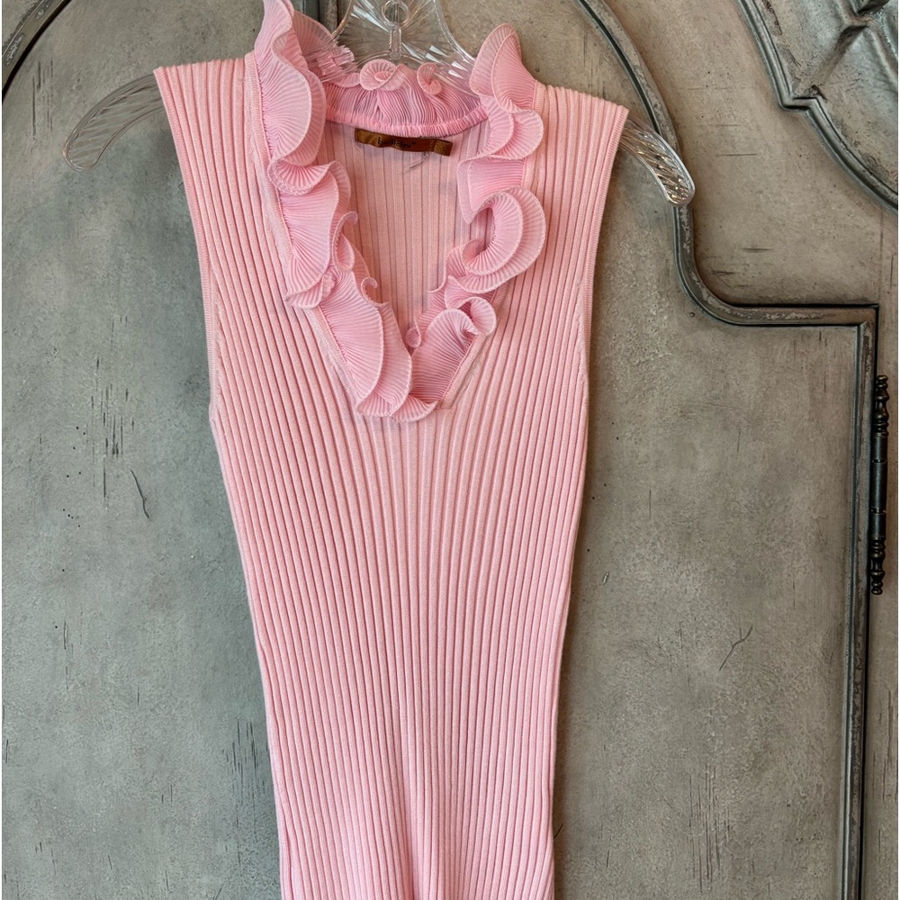 Pink Belldini knit sleeveless knit top with ruffled collar. Large